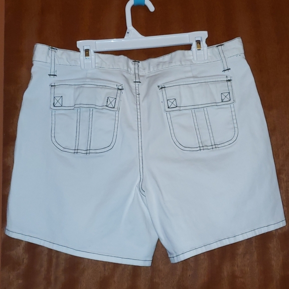Super Cute & Unique White Shorts - Picture 5 of 7